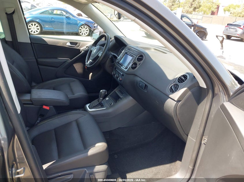 2016 Volkswagen Tiguan VIN WVGAV7AX0GW611711 IAAI salvage auction — FRONT END, Salvage Title, sold $1,700 on 2026-07-13 (photo 5)