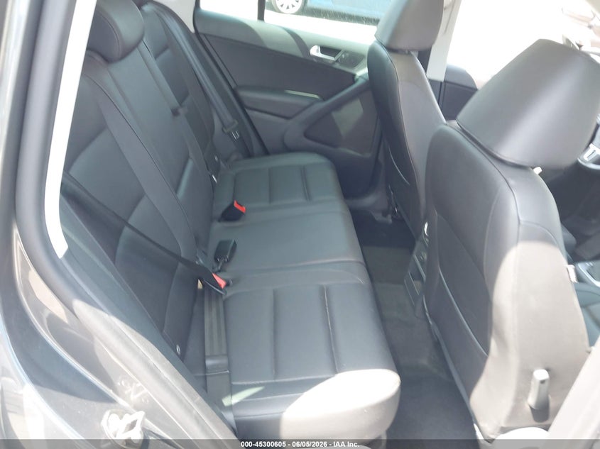 2016 Volkswagen Tiguan VIN WVGAV7AX0GW611711 IAAI salvage auction — FRONT END, Salvage Title, sold $1,700 on 2026-07-13 (photo 8)