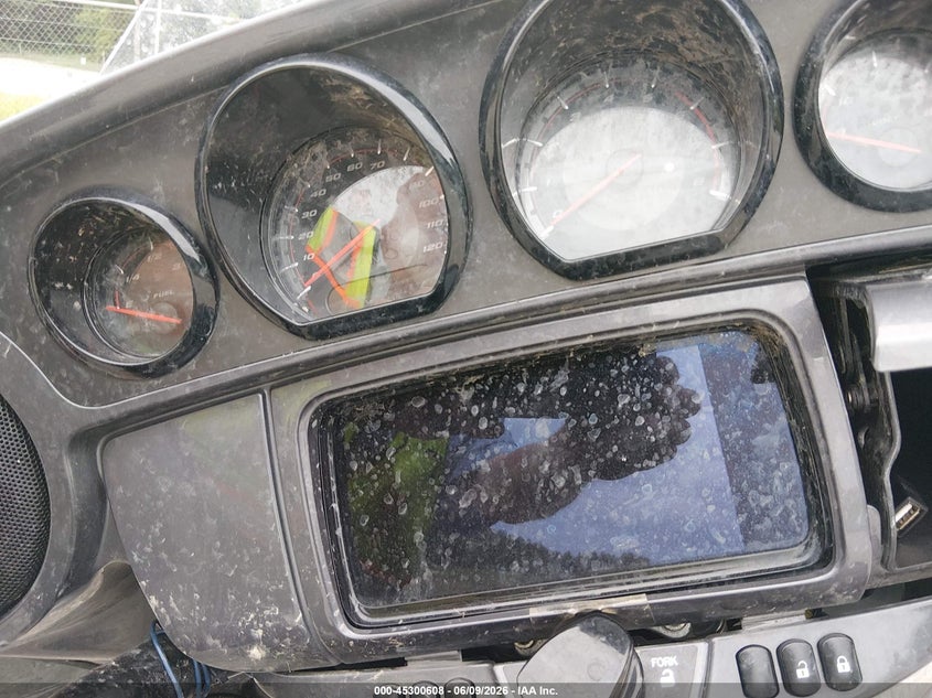 2020 Harley-davidson Electra glide VIN 1HD1TEH19LB955263 IAAI salvage auction — FRONT & REAR, Salvage (Kentucky), sold $7,350 on 2026-08-12 (photo 7)