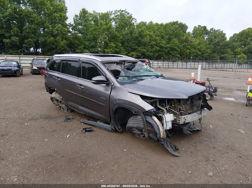 2019 Toyota Highlander VIN 5TDJZRFH3KS591999 IAAI salvage auction — ROLLOVER, Salvage Title, sold $1,700 on 2026-07-08 (photo 1)