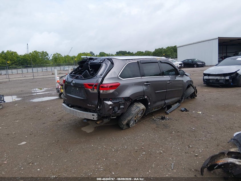 2019 Toyota Highlander VIN 5TDJZRFH3KS591999 IAAI salvage auction — ROLLOVER, Salvage Title, sold $1,700 on 2026-07-08 (photo 4)