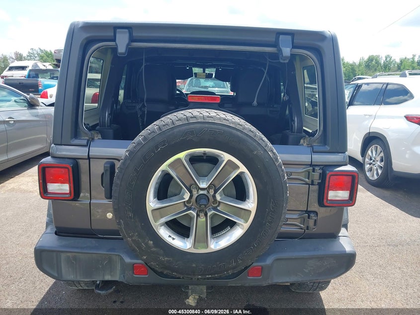 2018 Jeep Wrangler / VIN 1C4HJXEG4JW113639 IAAI salvage auction — REAR END, Salvage Title, sold $10,700 on 2026-07-30 (photo 6)
