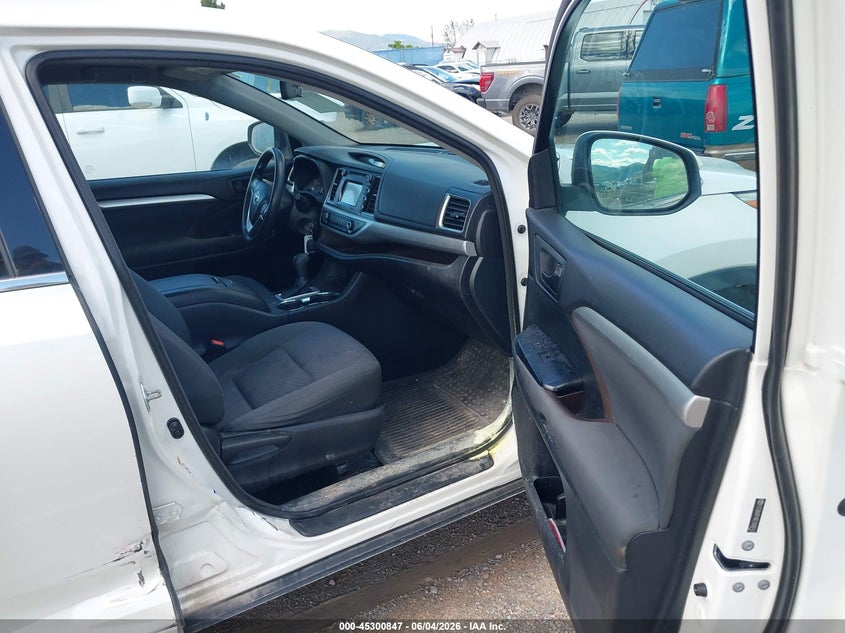 2014 Toyota Highlander VIN 5TDBKRFH6ES008743 IAAI salvage auction — RIGHT SIDE, Salvage Title, sold $4,550 on 2026-07-15 (photo 5)