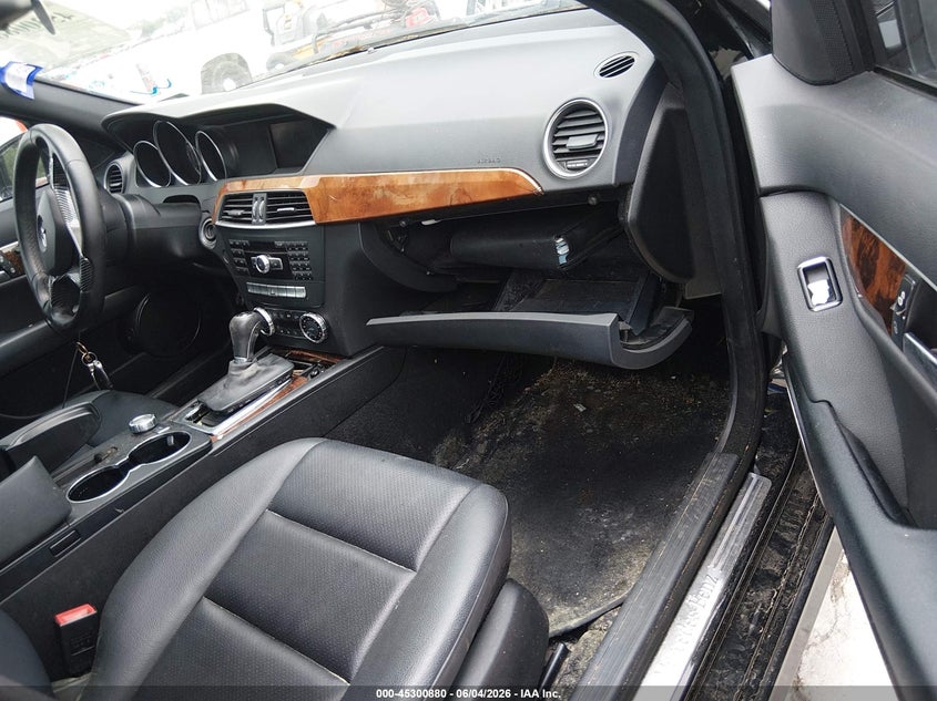 2012 Mercedes-benz C-klasse VIN WDDGF4HBXCR221850 IAAI salvage auction — NORMAL WEAR, Original (Texas), sold $800 on 2026-07-13 (photo 5)