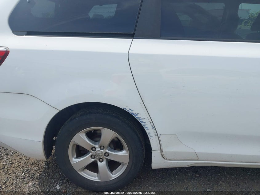 2017 Toyota Sienna VIN 5TDKZ3DC6HS836439 IAAI salvage auction — NORMAL WEAR, Clear (Virginia), sold $3,550 on 2026-07-14 (photo 6)