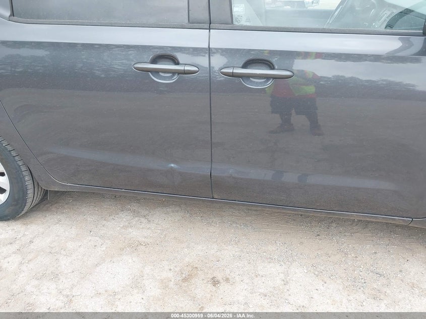 2016 Kia SEDONA VIN KNDMB5C17G6204248 IAAI salvage auction — RIGHT SIDE, Salvage Title, sold $1,450 on 2026-07-16 (photo 6)