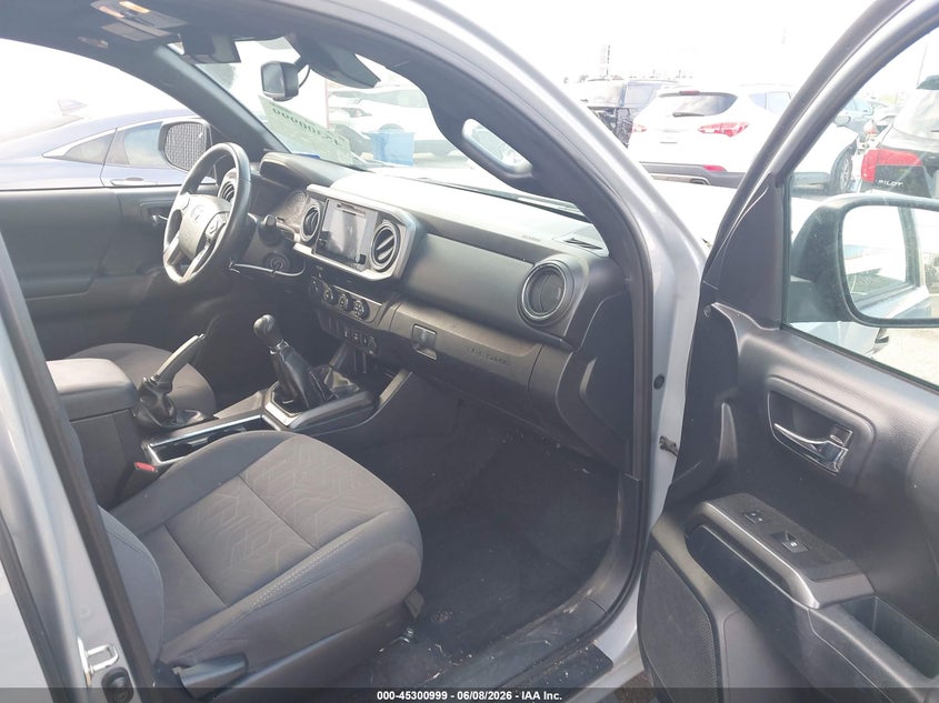 2019 Toyota Tacoma VIN 5TFCZ5AN8KX210141 IAAI salvage auction — RIGHT FRONT, Original (Texas), sold $9,600 on 2026-07-28 (photo 5)