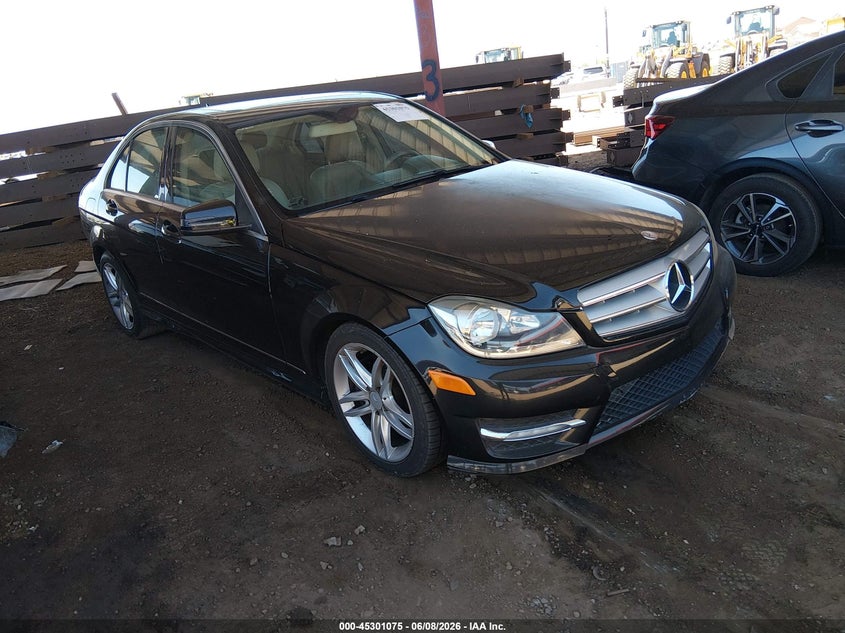 2013 Mercedes-benz C-klasse VIN WDDGF8AB4DR279830 IAAI salvage auction — RIGHT REAR, Salvage Title, sold $2,400 on 2026-07-07 (photo 1)