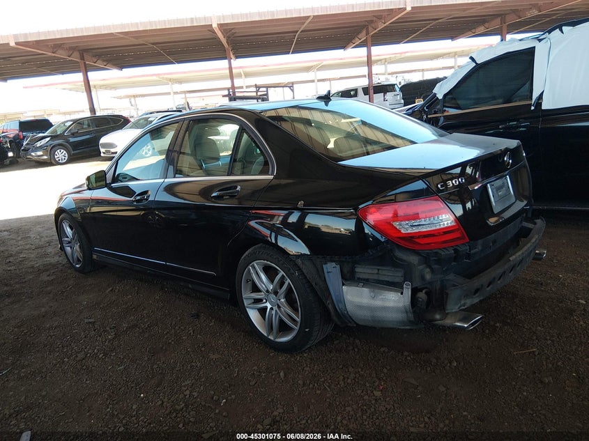 2013 Mercedes-benz C-klasse VIN WDDGF8AB4DR279830 IAAI salvage auction — RIGHT REAR, Salvage Title, sold $2,400 on 2026-07-07 (photo 3)
