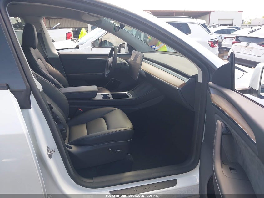 2023 Tesla Model y VIN 7SAYGDEE1PA131363 IAAI salvage auction — REAR END, Salvage Title, sold $10,600 on 2026-07-21 (photo 5)