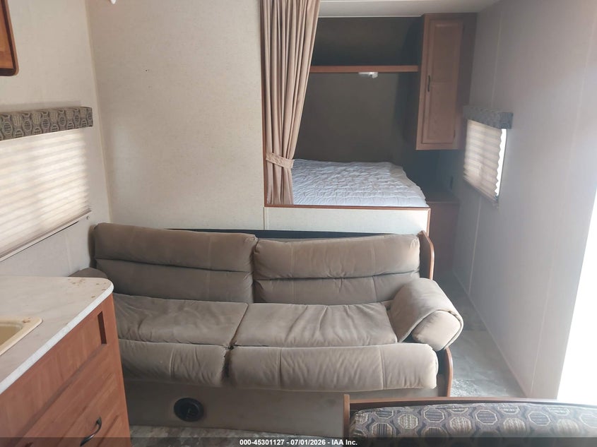 2015 Jayco Jayfl184bh VIN 1UJBJ0BNXF17V0216 IAAI salvage auction — HAIL, Original (Texas), sold $2,700 on 2026-07-30 (photo 8)
