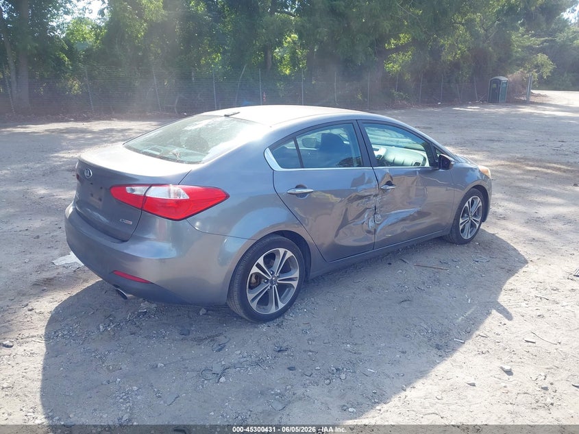 2016 Kia Forte VIN KNAFX4A83G5553107 IAAI salvage auction — RIGHT SIDE, Salvage Title, sold $1,500 on 2026-07-17 (photo 4)