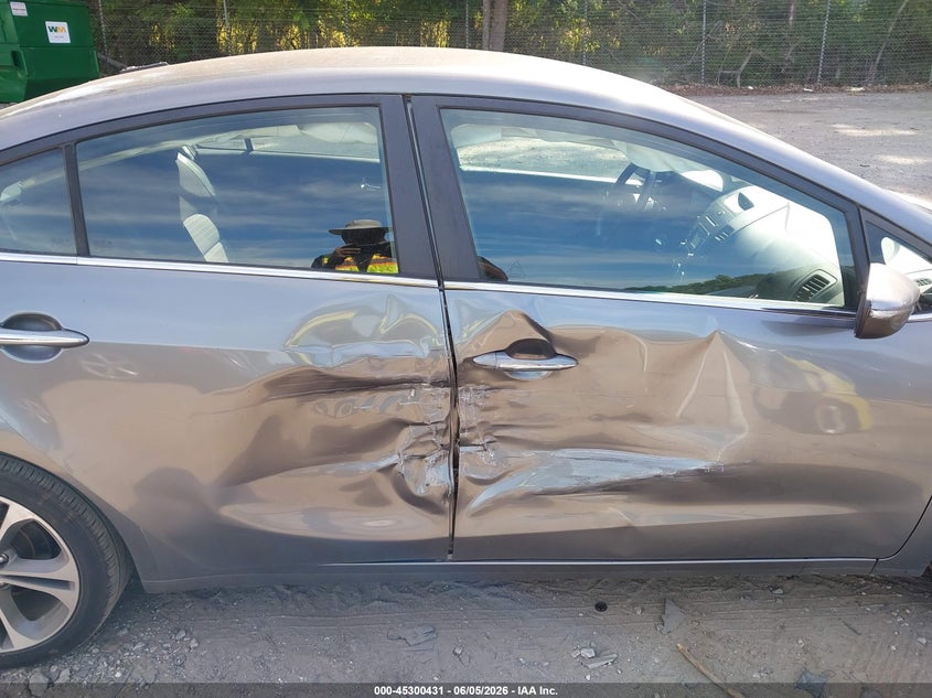 2016 Kia Forte VIN KNAFX4A83G5553107 IAAI salvage auction — RIGHT SIDE, Salvage Title, sold $1,500 on 2026-07-17 (photo 6)