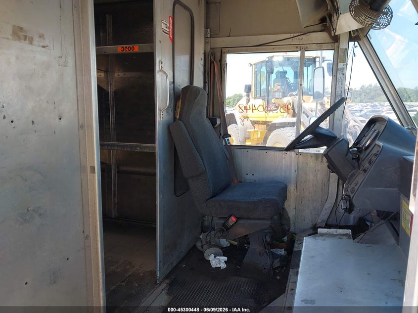 2007 Freightliner Chassis VIN 4UZAAPCP47CY69014 IAAI salvage auction — REAR END, Salvage (Minnesota), sold $675 on 2026-07-10 (photo 7)