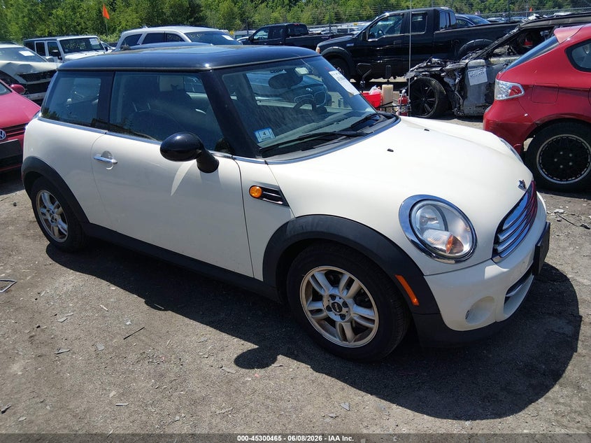 2013 Mini Hard top VIN WMWSU3C52DT692155 IAAI salvage auction — LEFT FRONT, Salvage Title, sold $600 on 2026-08-07 (photo 1)