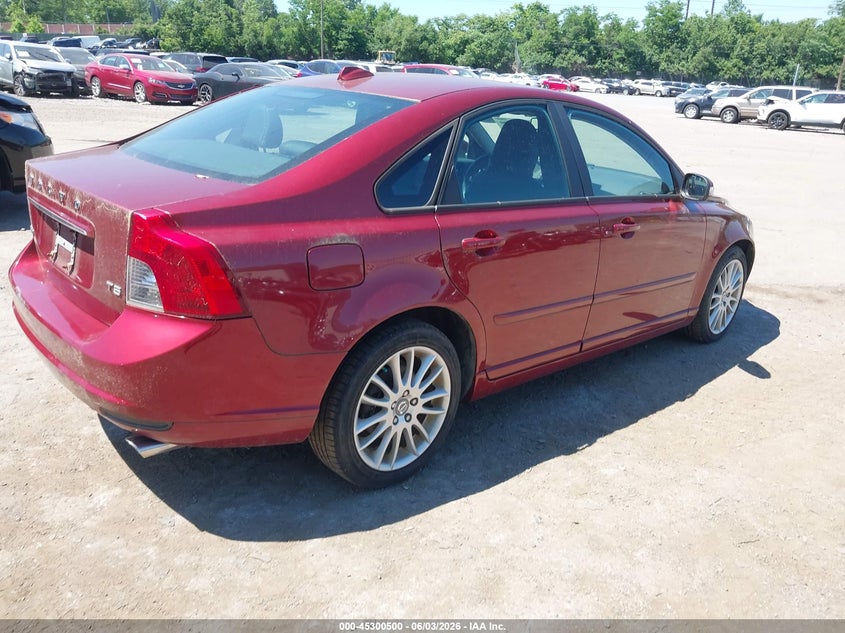 2011 Volvo S40 VIN YV1672MS0B2550300 IAAI salvage auction — NORMAL WEAR, Clear (Pennsylvania), sold $425 on 2026-07-17 (photo 4)