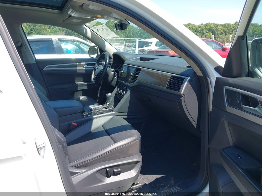 2018 Volkswagen Atlas VIN 1V2RR2CA3JC590190 IAAI salvage auction — SIDE, Salvage Title, sold $6,100 on 2026-07-24 (photo 5)