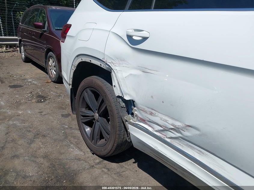 2018 Volkswagen Atlas VIN 1V2RR2CA3JC590190 IAAI salvage auction — SIDE, Salvage Title, sold $6,100 on 2026-07-24 (photo 6)