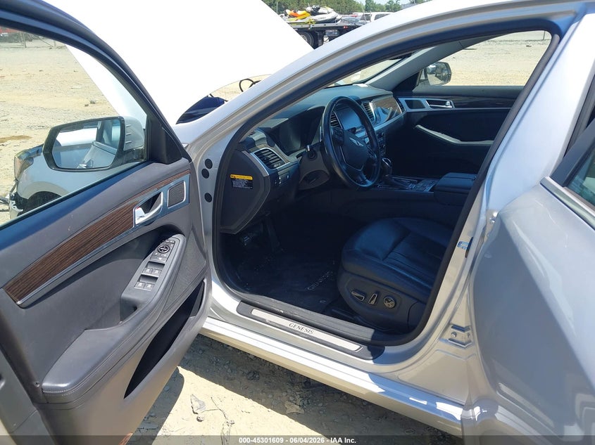 2015 Hyundai Genesis VIN KMHGN4JEXFU082091 IAAI salvage auction — RIGHT FRONT, Salvage Title, sold $2,400 on 2026-07-13 (photo 5)
