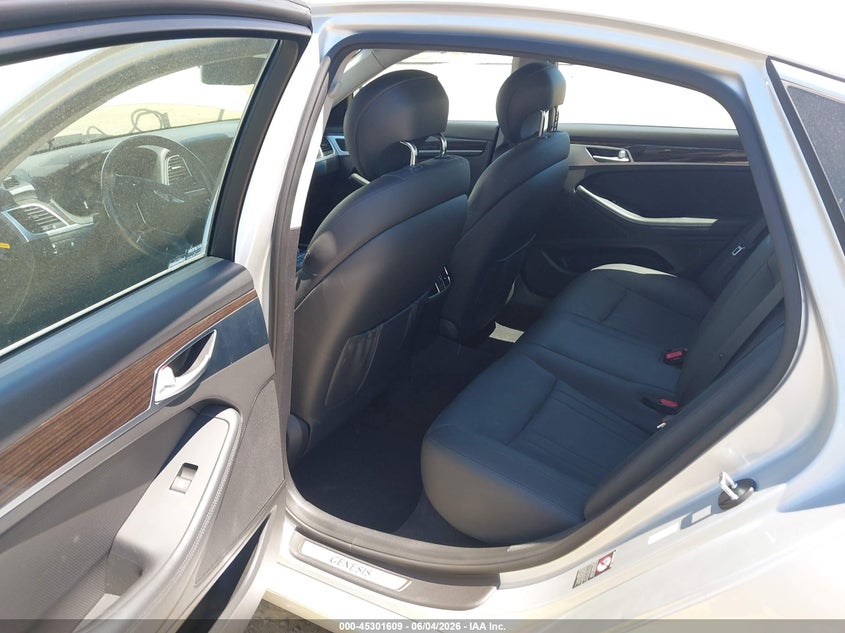 2015 Hyundai Genesis VIN KMHGN4JEXFU082091 IAAI salvage auction — RIGHT FRONT, Salvage Title, sold $2,400 on 2026-07-13 (photo 8)