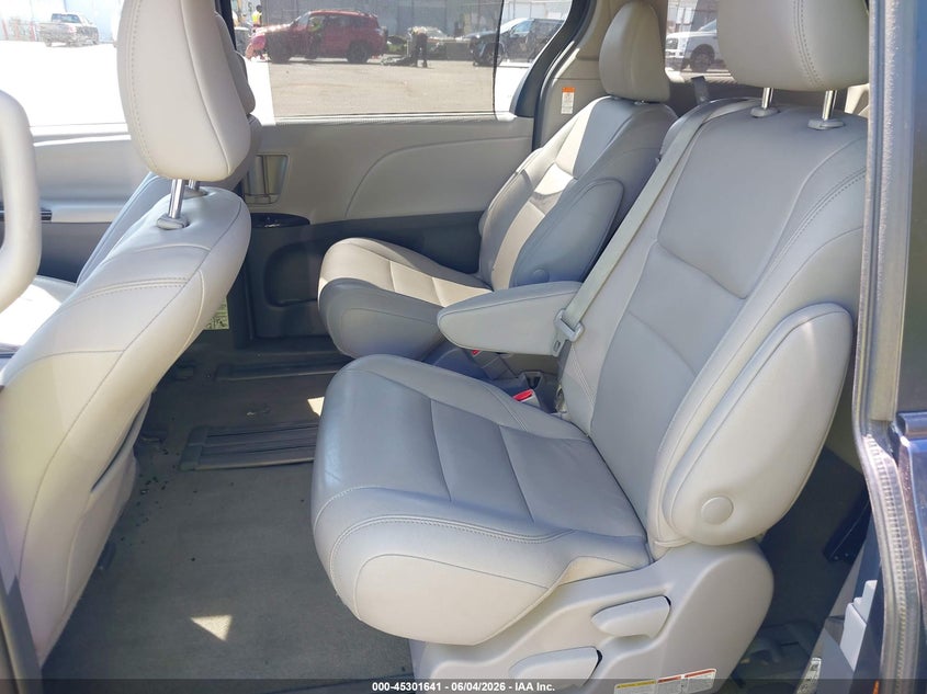 2018 Toyota Sienna VIN 5TDYZ3DC5JS939609 IAAI salvage auction — FRONT & REAR, Salvage Title, sold $3,400 on 2026-07-21 (photo 8)