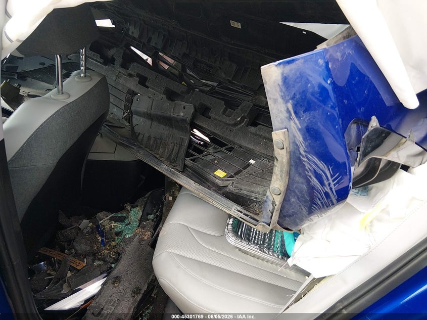 2025 Hyundai Elantra VIN KMHLP4DG1SU910772 IAAI salvage auction — RIGHT SIDE, Salvage Title, sold $2,550 on 2026-07-13 (photo 8)