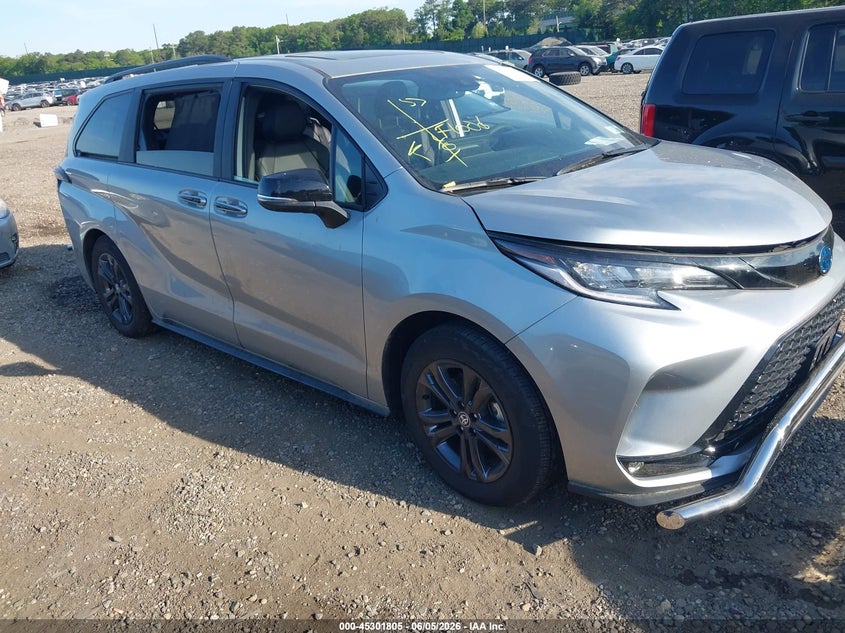 2025 Toyota Sienna VIN 5TDCSKFC5SS197882 IAAI salvage auction — WATER/FLOOD, Salvage Title, sold $22,500 on 2026-07-28 (photo 1)