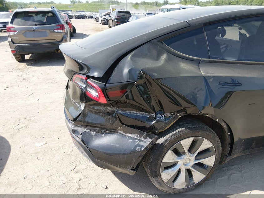 2021 Tesla Model y VIN 5YJYGDEE6MF131662 IAAI salvage auction — FRONT END, Salvage Title, sold $7,500 on 2026-08-01 (photo 6)
