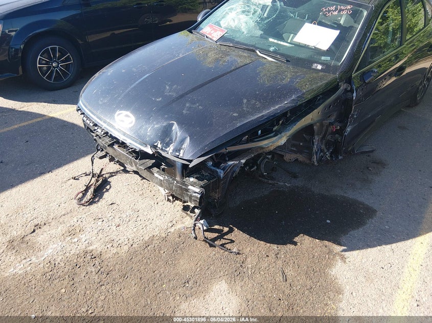 2026 Hyundai Sonata VIN KMHL24JJ9TA164900 IAAI salvage auction — FRONT & REAR, Salvage Title, sold $2,050 on 2026-07-07 (photo 6)