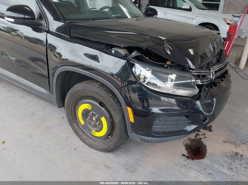 2017 Volkswagen Tiguan VIN WVGAV7AX1HK043252 IAAI salvage auction — FRONT END, Salvage Title, sold $1,500 on 2026-07-08 (photo 6)