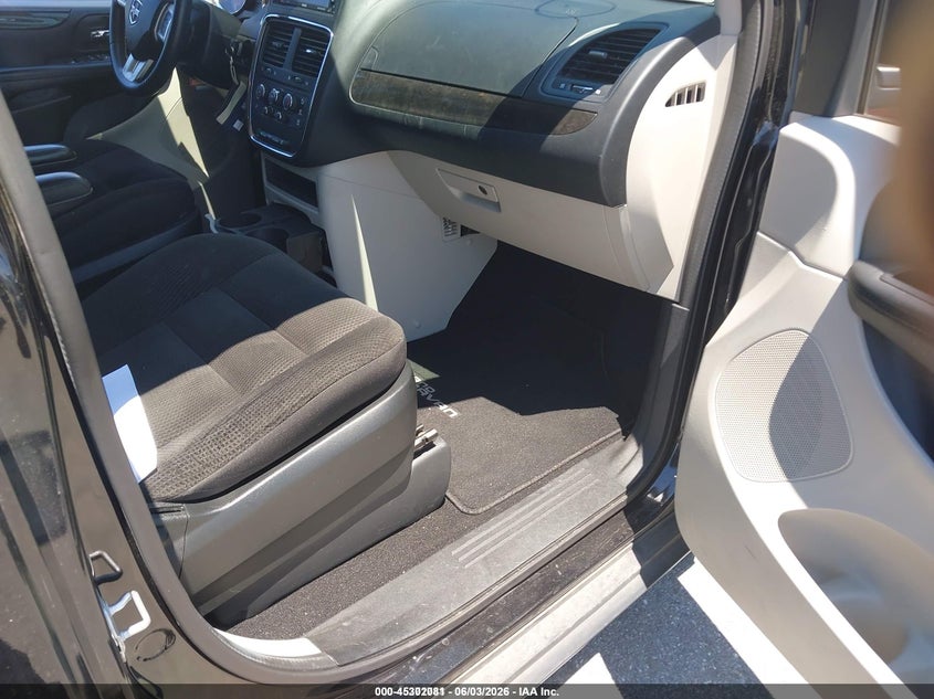2017 Dodge Grand caravan VIN 2C4RDGBG6HR824679 IAAI salvage auction — NORMAL WEAR, Sf97 (Maryland), sold $13,500 on 2026-07-21 (photo 5)