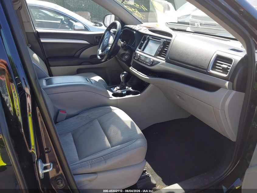 2017 Toyota Highlander VIN 5TDBZRFH6HS381779 IAAI salvage auction — NORMAL WEAR, Salvage Title, sold $10,600 on 2026-07-14 (photo 5)