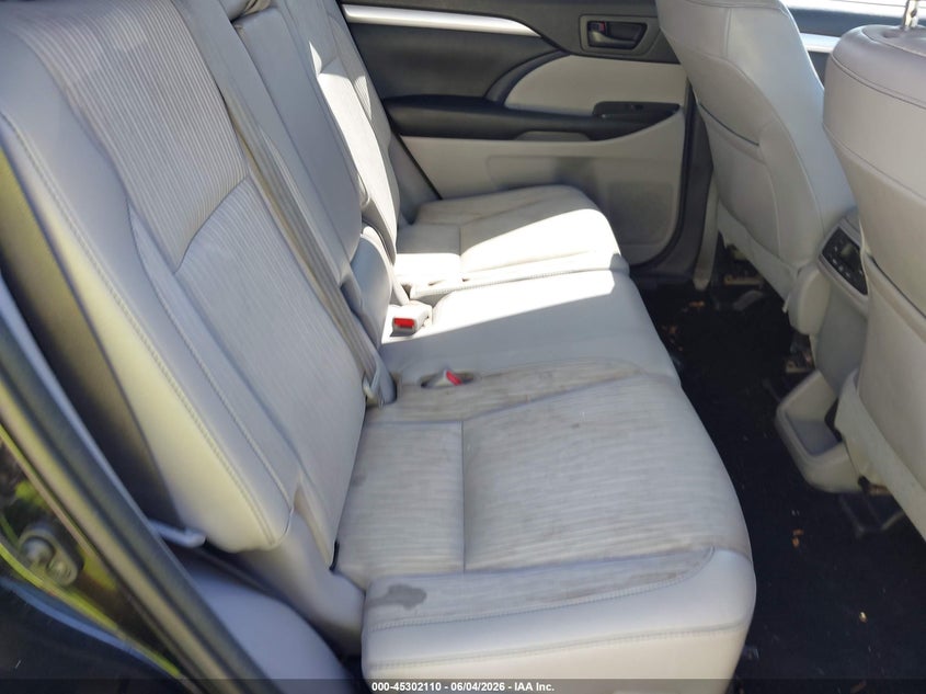 2017 Toyota Highlander VIN 5TDBZRFH6HS381779 IAAI salvage auction — NORMAL WEAR, Salvage Title, sold $10,600 on 2026-07-14 (photo 8)
