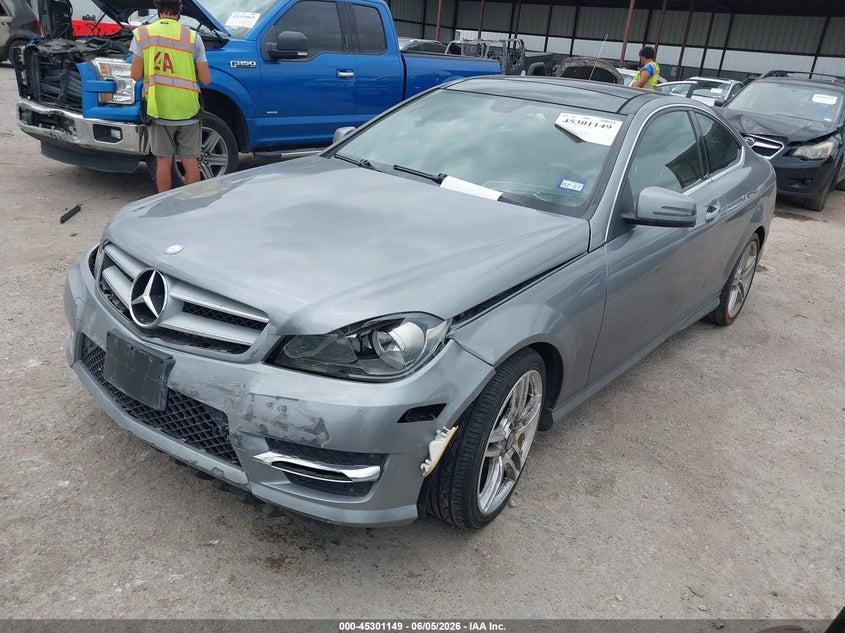 2013 Mercedes-benz C-klasse VIN WDDGJ4HB7DG048879 IAAI salvage auction — FRONT & REAR, Salvage Title, sold $1,350 on 2026-08-18 (photo 2)