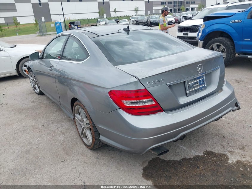 2013 Mercedes-benz C-klasse VIN WDDGJ4HB7DG048879 IAAI salvage auction — FRONT & REAR, Salvage Title, sold $1,350 on 2026-08-18 (photo 3)