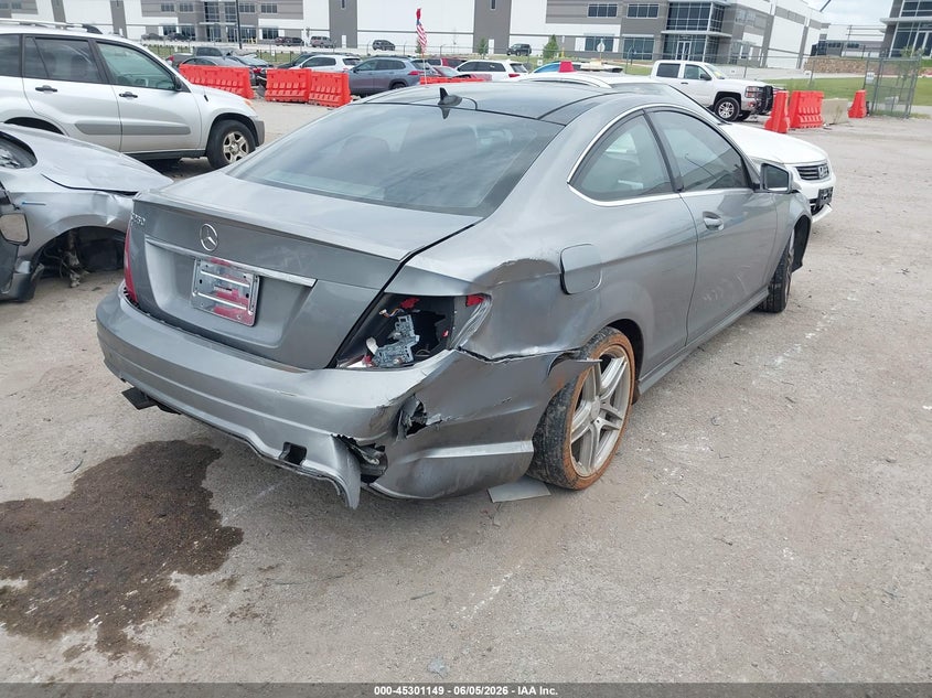 2013 Mercedes-benz C-klasse VIN WDDGJ4HB7DG048879 IAAI salvage auction — FRONT & REAR, Salvage Title, sold $1,350 on 2026-08-18 (photo 4)