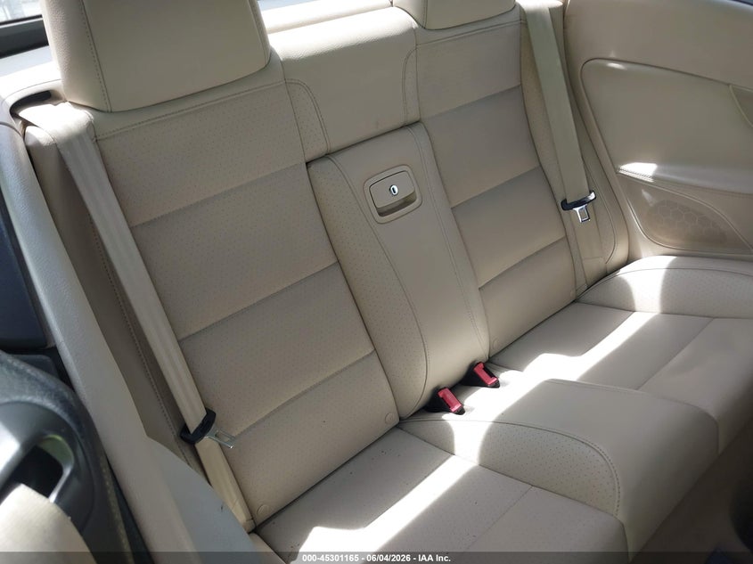 2010 Volkswagen Eos VIN WVWBA7AH2AV011427 IAAI salvage auction — NORMAL WEAR, Clear (New York), sold $325 on 2026-07-14 (photo 8)