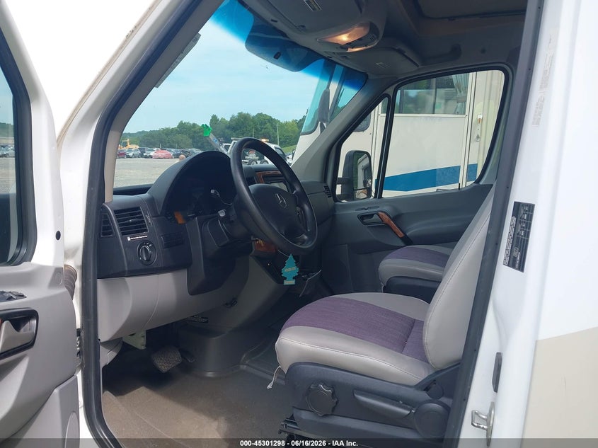 2015 Mercedes-benz Sprinter VIN WDAPF4CC0F9601619 IAAI salvage auction — EXTERIOR BURN, Clear (Tennessee), sold $11,100 on 2026-07-08 (photo 5)