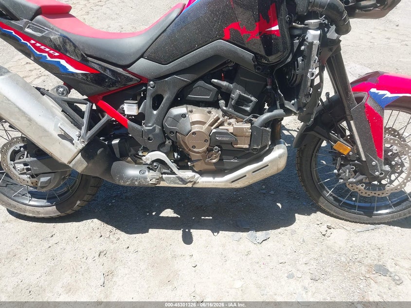 2024 Honda Crf VIN JH2SD1558RK000067 IAAI salvage auction — LEFT SIDE, Salvage - Greater Than 75% (Maryland), sold $5,600 on 2026-07-28 (photo 8)