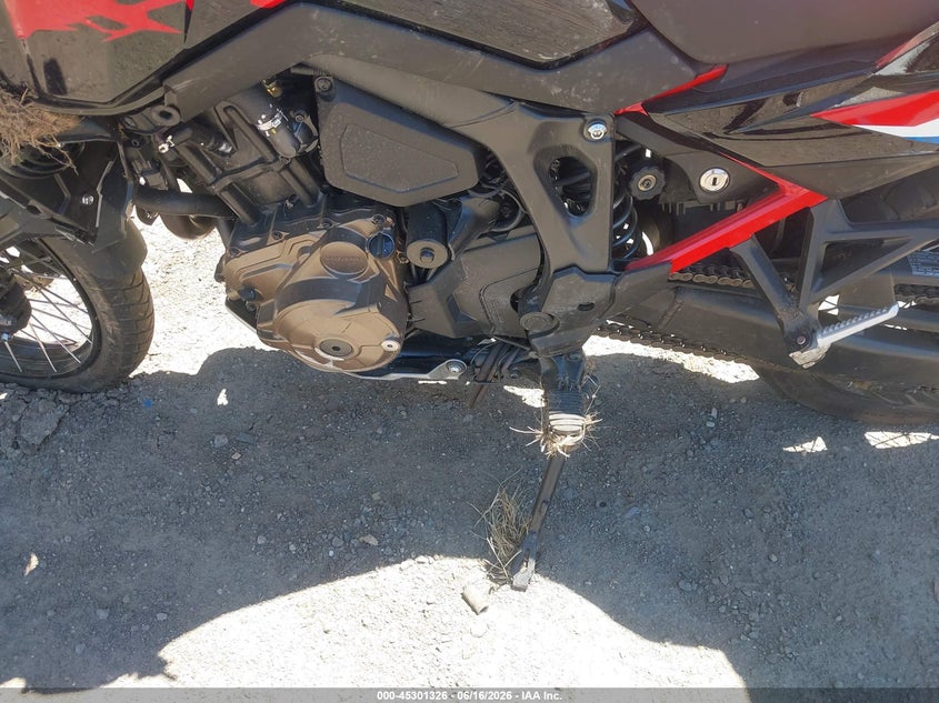2024 Honda Crf VIN JH2SD1558RK000067 IAAI salvage auction — LEFT SIDE, Salvage - Greater Than 75% (Maryland), sold $5,600 on 2026-07-28 (photo 9)