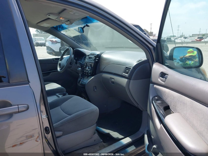 2005 Toyota Sienna VIN 5TDZA23C25S329387 IAAI salvage auction — SIDE, Salvage (California), sold $825 on 2026-07-16 (photo 5)