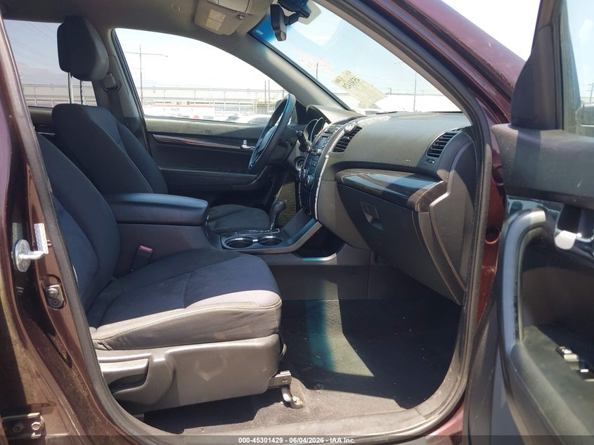2011 Kia Sorento VIN 5XYKT4A15BG105225 IAAI salvage auction — NORMAL WEAR, Clear - Dealer Only (California), sold $950 on 2026-07-14 (photo 5)