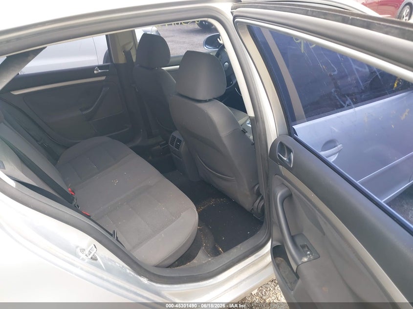 2009 Volkswagen Golf VIN WVWDA71K49W141218 IAAI salvage auction — LEFT FRONT, Clear (Indiana), sold $200 on 2026-07-15 (photo 8)