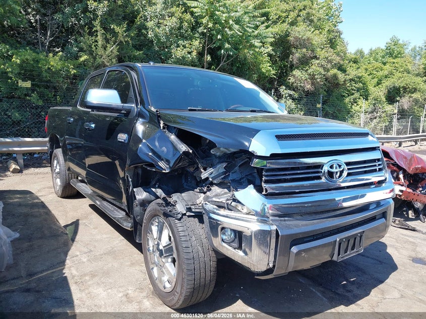 2017 Toyota Tundra VIN 5TFAW5F15HX585077 IAAI salvage auction — RIGHT FRONT, Salvage Title, sold $8,100 on 2026-07-11 (photo 1)