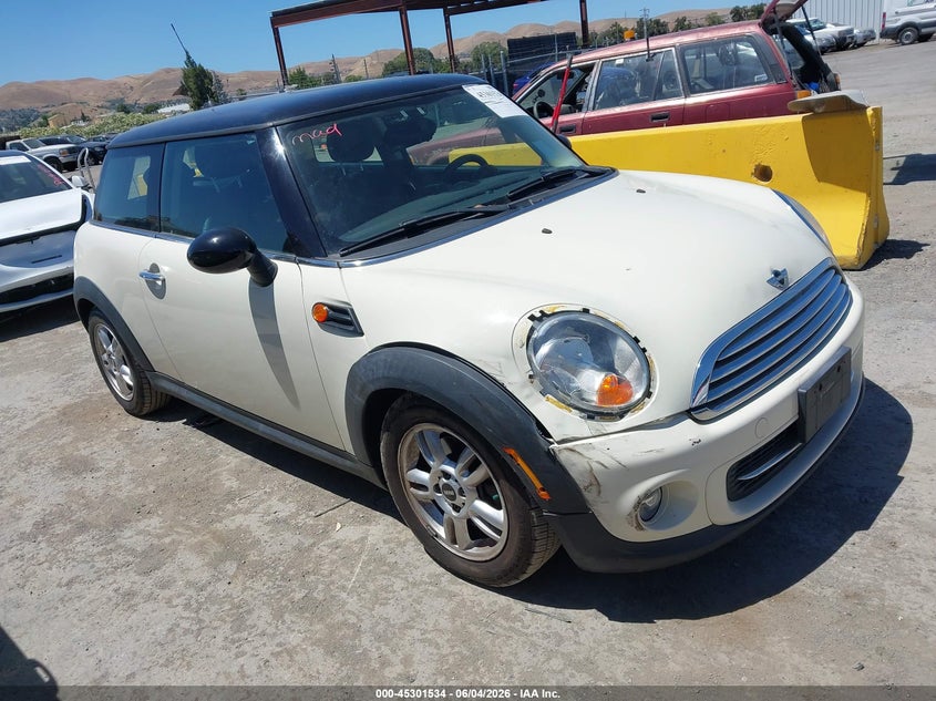 2013 Mini Hard top VIN WMWSU3C57DT549203 IAAI salvage auction — RIGHT FRONT, Salvage Title, sold $750 on 2026-07-09 (photo 1)