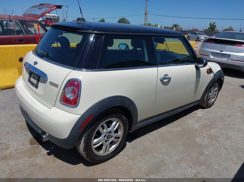 2013 Mini Hard top VIN WMWSU3C57DT549203 IAAI salvage auction — RIGHT FRONT, Salvage Title, sold $750 on 2026-07-09 (photo 4)