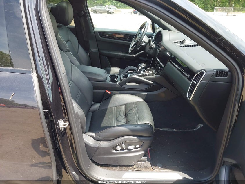 2020 Porsche Cayenne coupe VIN WP1BA2AYXLDA46789 IAAI salvage auction — RIGHT SIDE, Salvage Title, sold $24,200 on 2026-07-20 (photo 5)
