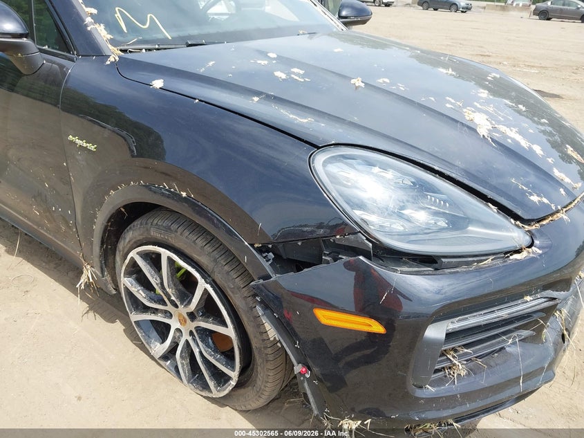 2020 Porsche Cayenne coupe VIN WP1BA2AYXLDA46789 IAAI salvage auction — RIGHT SIDE, Salvage Title, sold $24,200 on 2026-07-20 (photo 6)