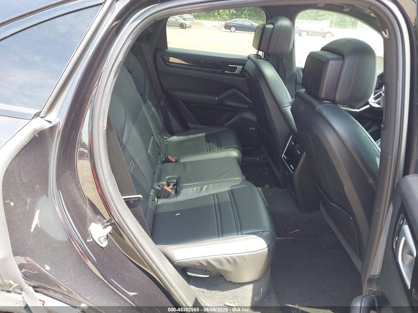 2020 Porsche Cayenne coupe VIN WP1BA2AYXLDA46789 IAAI salvage auction — RIGHT SIDE, Salvage Title, sold $24,200 on 2026-07-20 (photo 8)