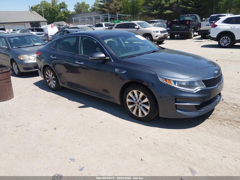 2017 Kia Optima VIN 5XXGT4L34HG156846 IAAI salvage auction — NORMAL WEAR, Original (New Hampshire), sold $425 on 2026-07-08 (photo 1)
